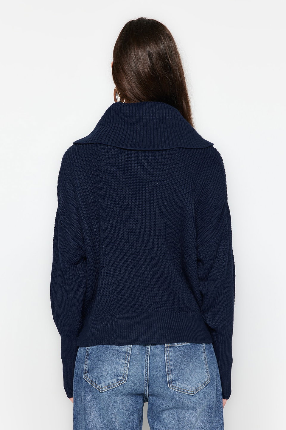 Wide Pattern Turn-down Collar Zippered Knitwear Cardigan TWOAW24HI00072
