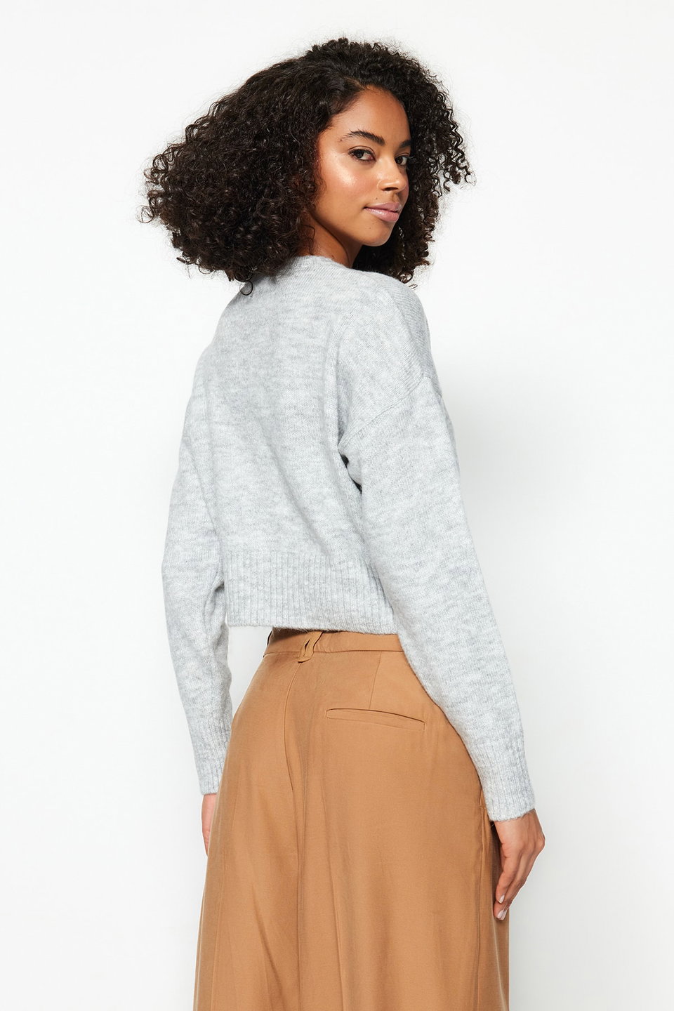 Crop Soft Texture Buttoned Knit Cardigan TWOAW24HI00198