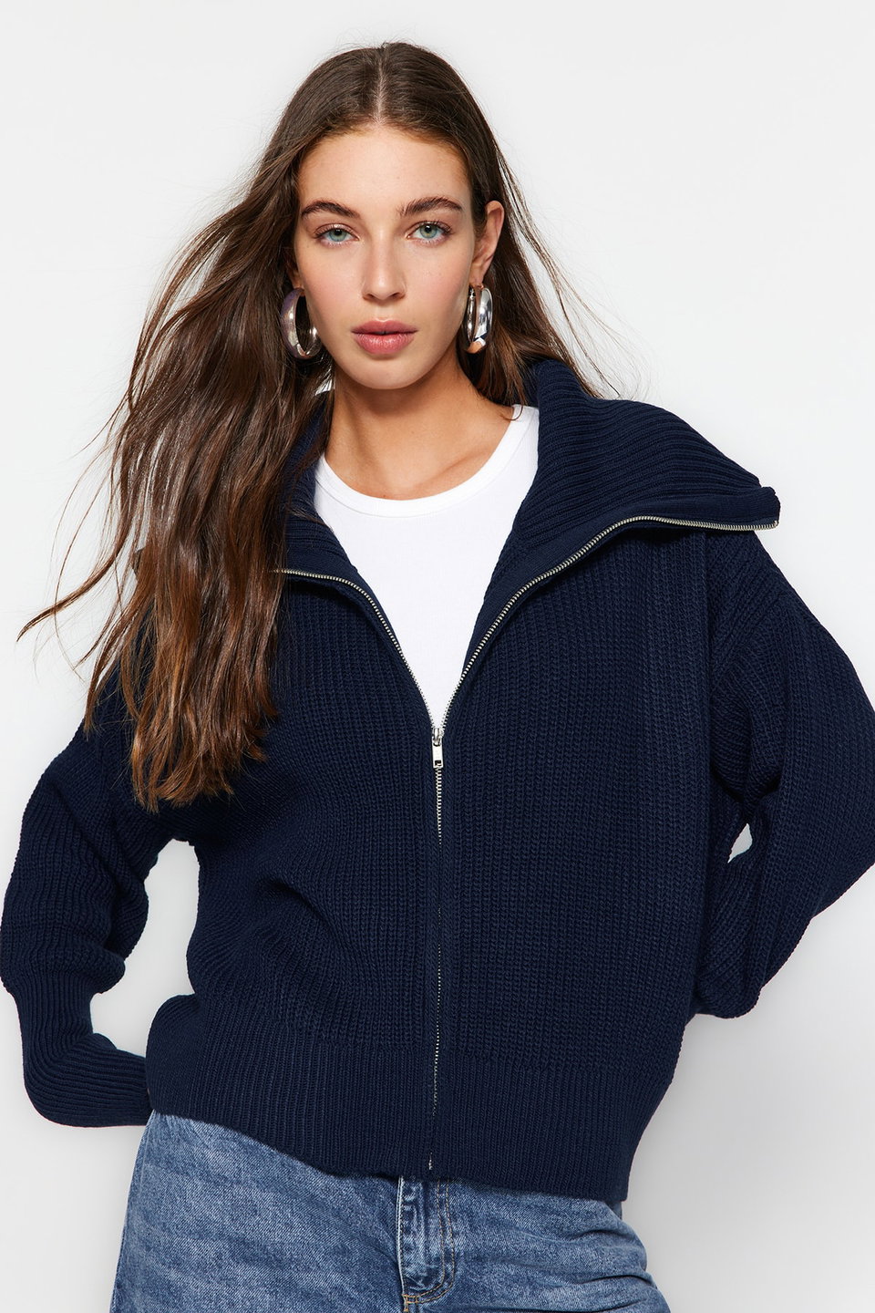Wide Pattern Turn-down Collar Zippered Knitwear Cardigan TWOAW24HI00072
