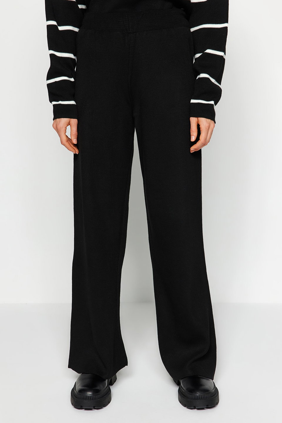 Wide Pattern Zippered Knitwear Top-Bottom Set TWOAW24AU00025