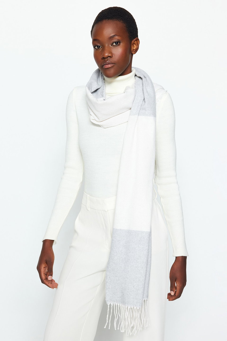 Women's Soft-textured Scarf with Tassels TWOAW24AT00006.