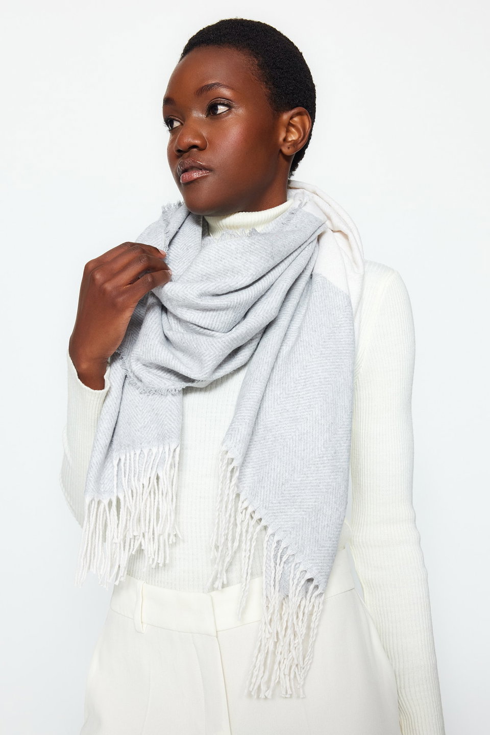 Women's Soft-textured Scarf with Tassels TWOAW24AT00006.