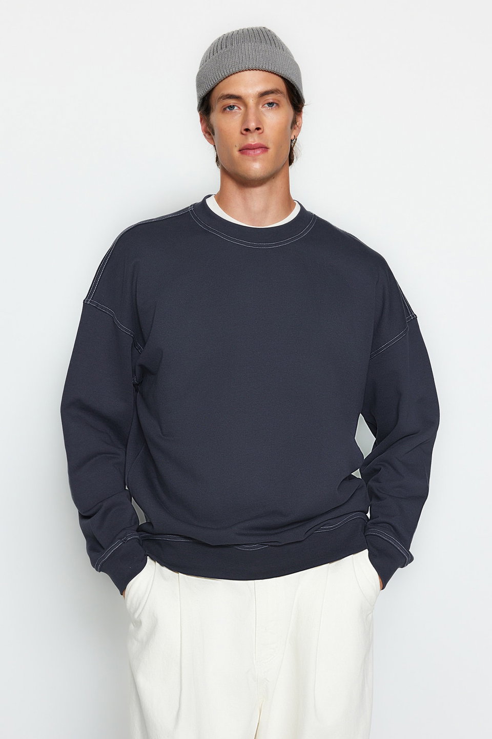 Oversize/Wide Cut Contrast Stitch Detailed Crew Neck Sweatshirt TMNAW24SW00011