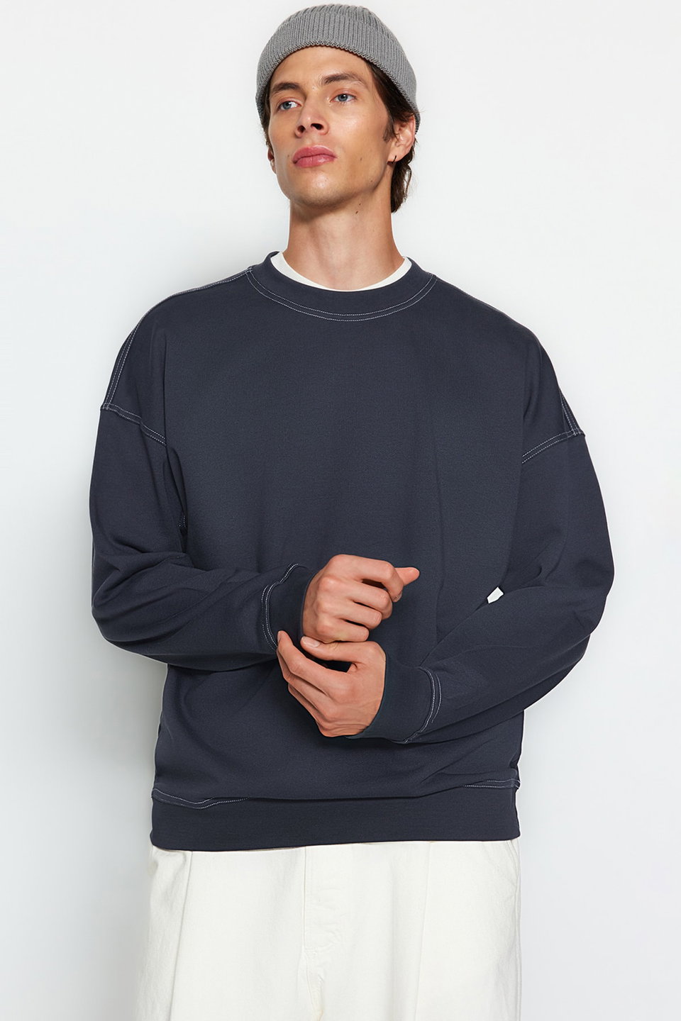 Oversize/Wide Cut Contrast Stitch Detailed Crew Neck Sweatshirt TMNAW24SW00011