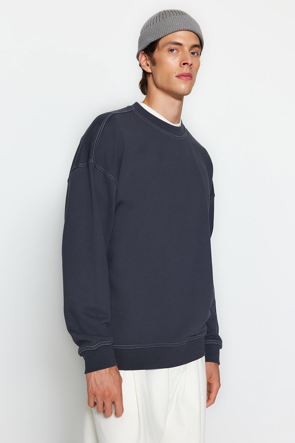 Oversize/Wide Cut Contrast Stitch Detailed Crew Neck Sweatshirt TMNAW24SW00011