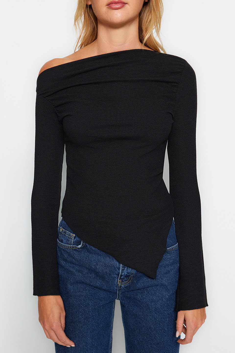 Draped Boat Neck Asymmetric Flexible Long Sleeve Knitted Blouse TWOAW24BZ00393