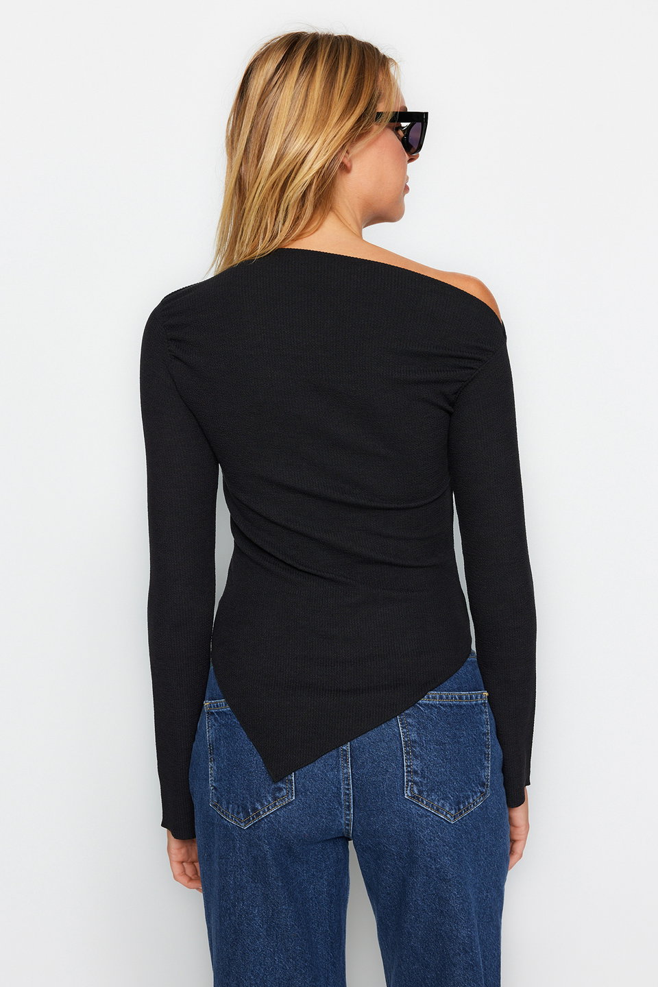Draped Boat Neck Asymmetric Flexible Long Sleeve Knitted Blouse TWOAW24BZ00393